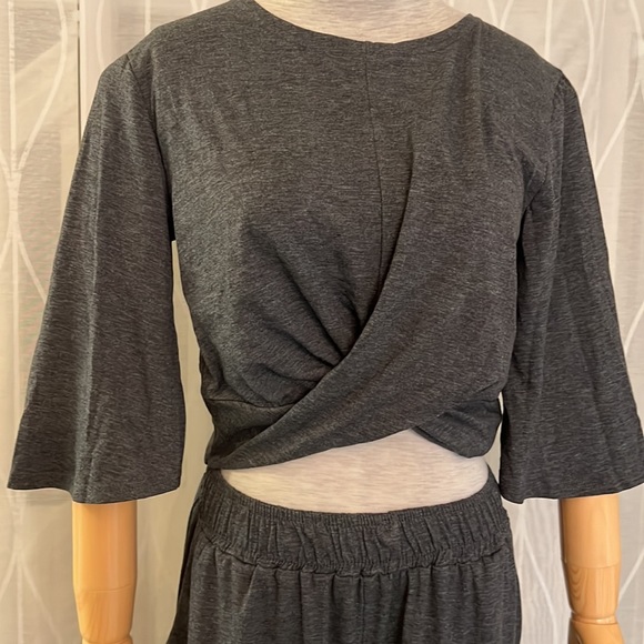 Woman’s Top + Wind leg Pens Set🌺 - Picture 3 of 13